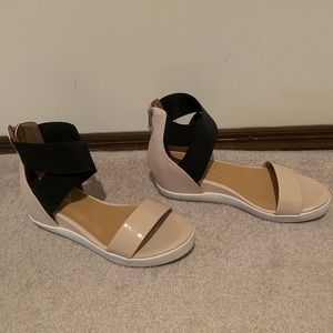 Signature Reports blush patent sandal